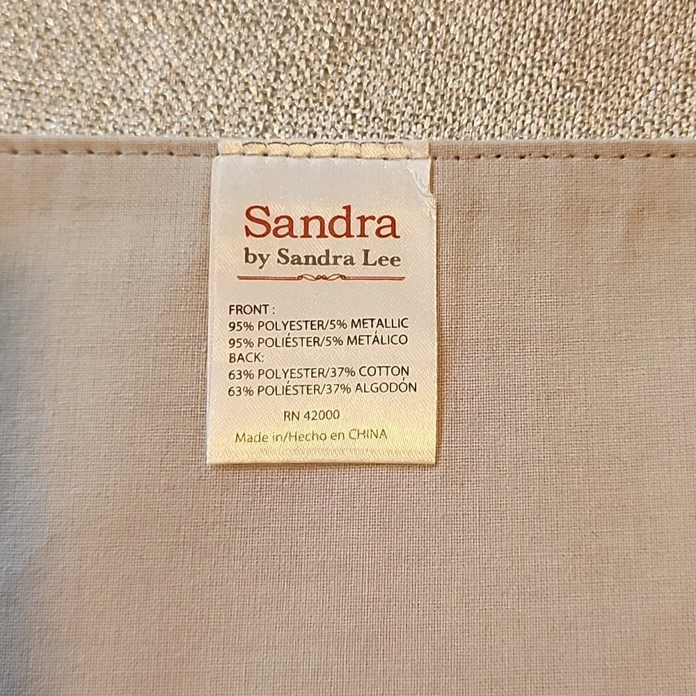 Table linens - Picture 2 of 2